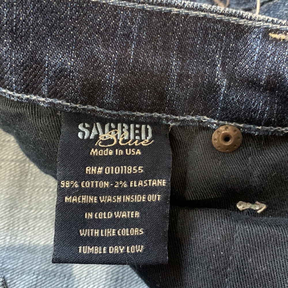 Distressed jeans - Picture 9 of 10